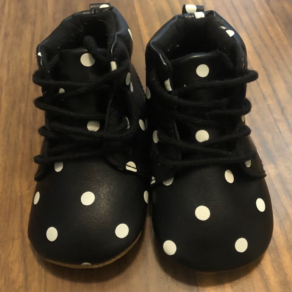 Polkadot baby booties (Black & White)